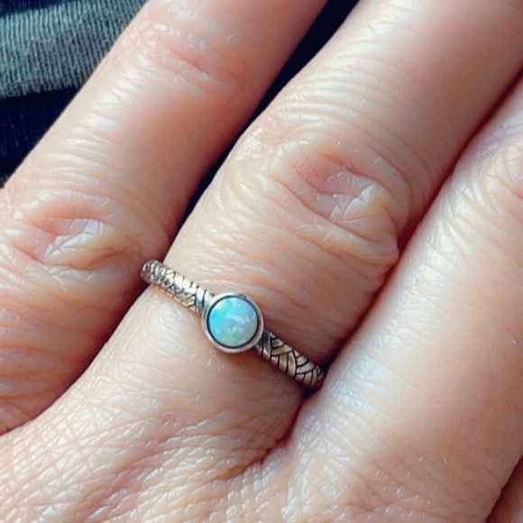 Sterling Silver Opal Ring - Picture 5 of 6